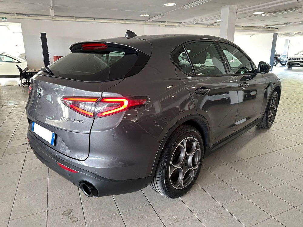 Alfa Romeo Stelvio usata a Arezzo (5)