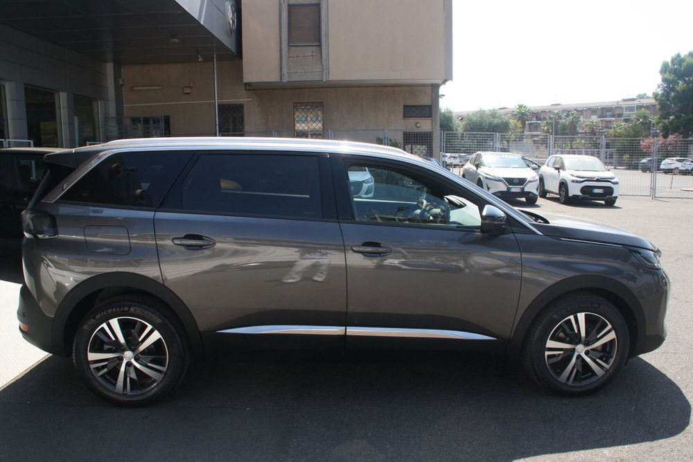 Peugeot 5008 nuova a Catania (5)