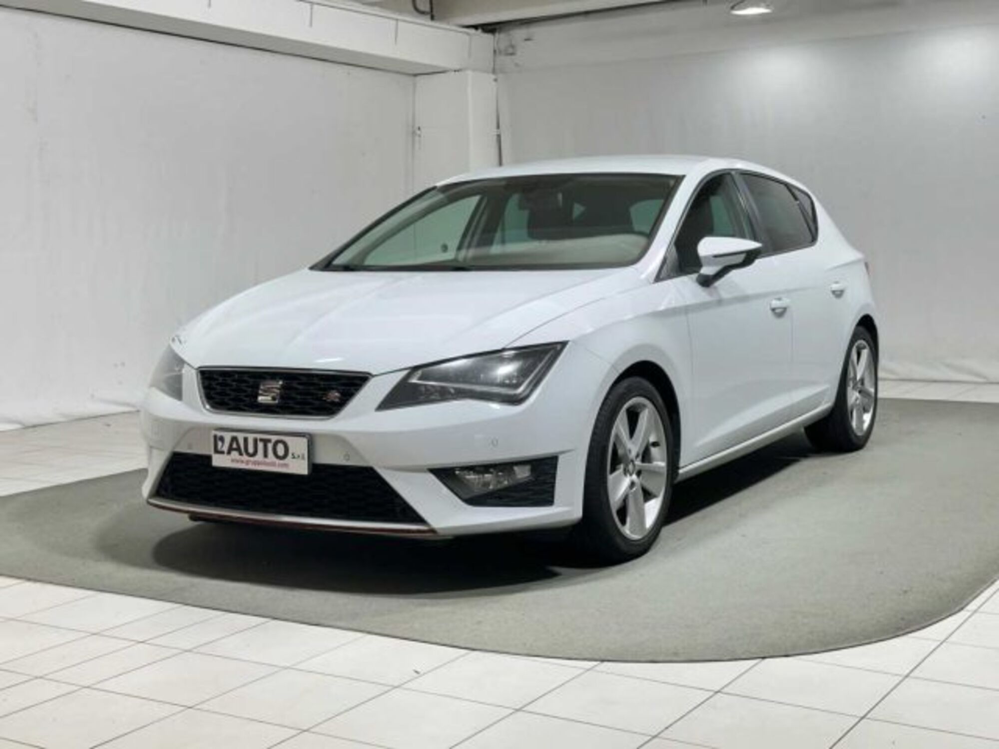 SEAT Leon 2.0 tdi FR 150cv dsg del 2014 usata a Caspoggio