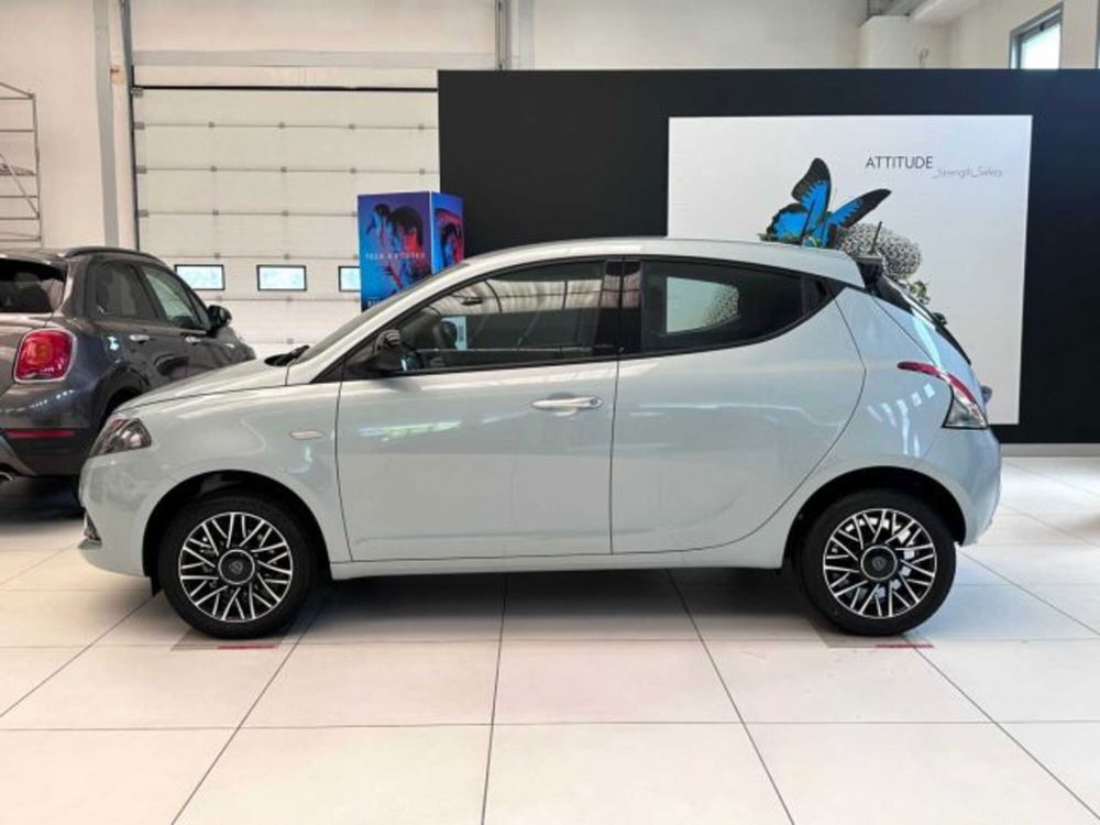 Lancia Ypsilon nuova a Sondrio (2)