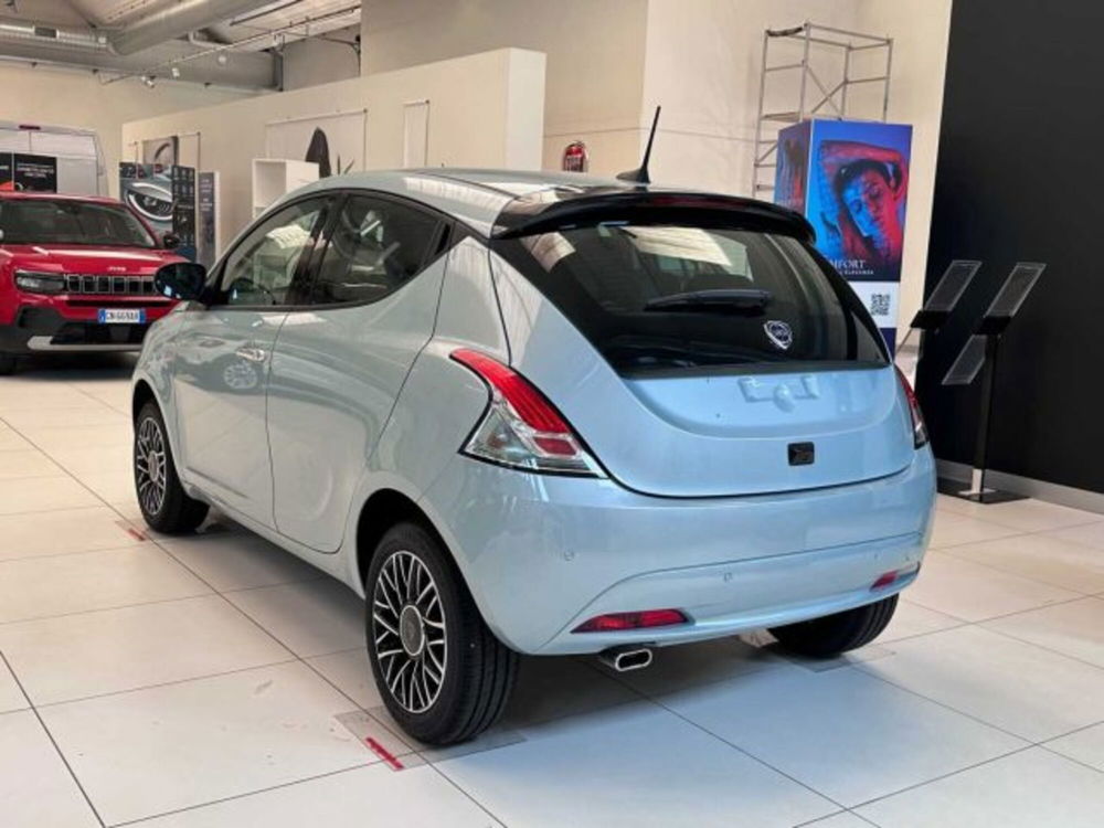 Lancia Ypsilon nuova a Sondrio (3)