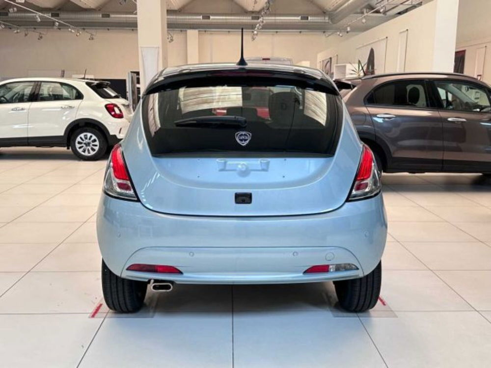 Lancia Ypsilon nuova a Sondrio (4)