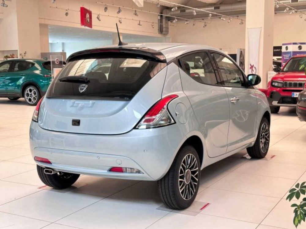 Lancia Ypsilon nuova a Sondrio (5)