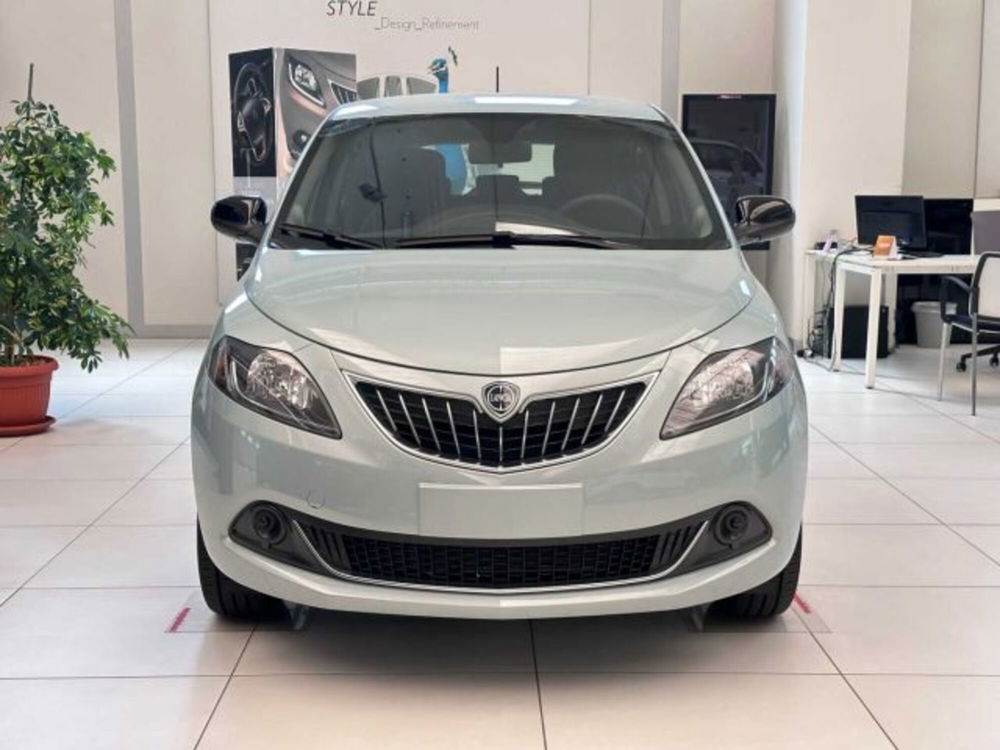 Lancia Ypsilon nuova a Sondrio (8)