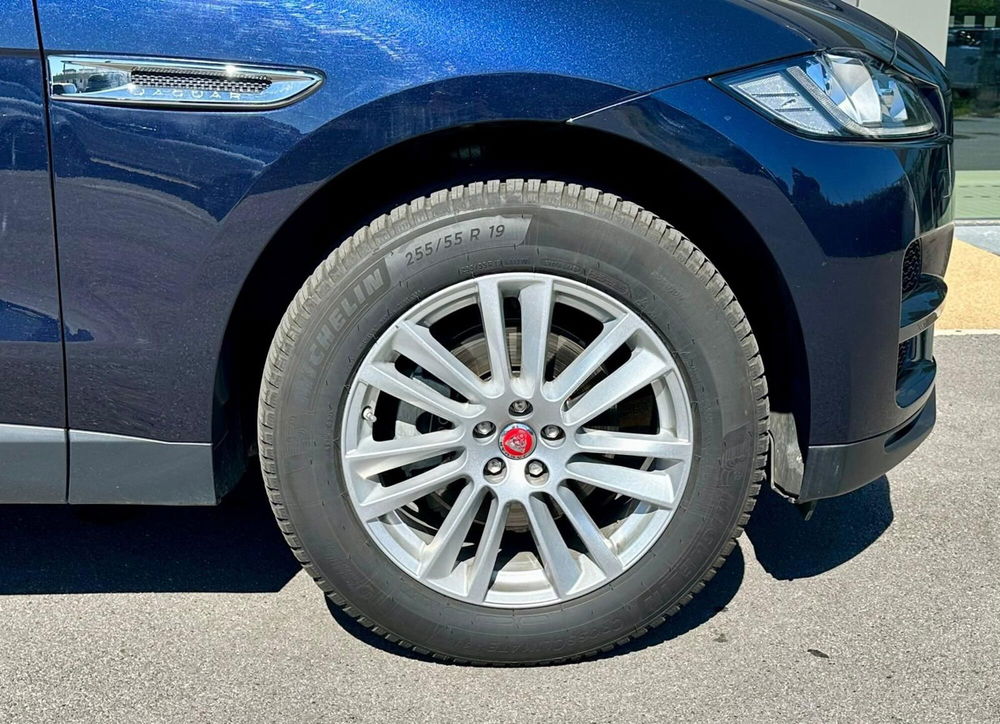 Jaguar F-Pace usata a Bari (9)