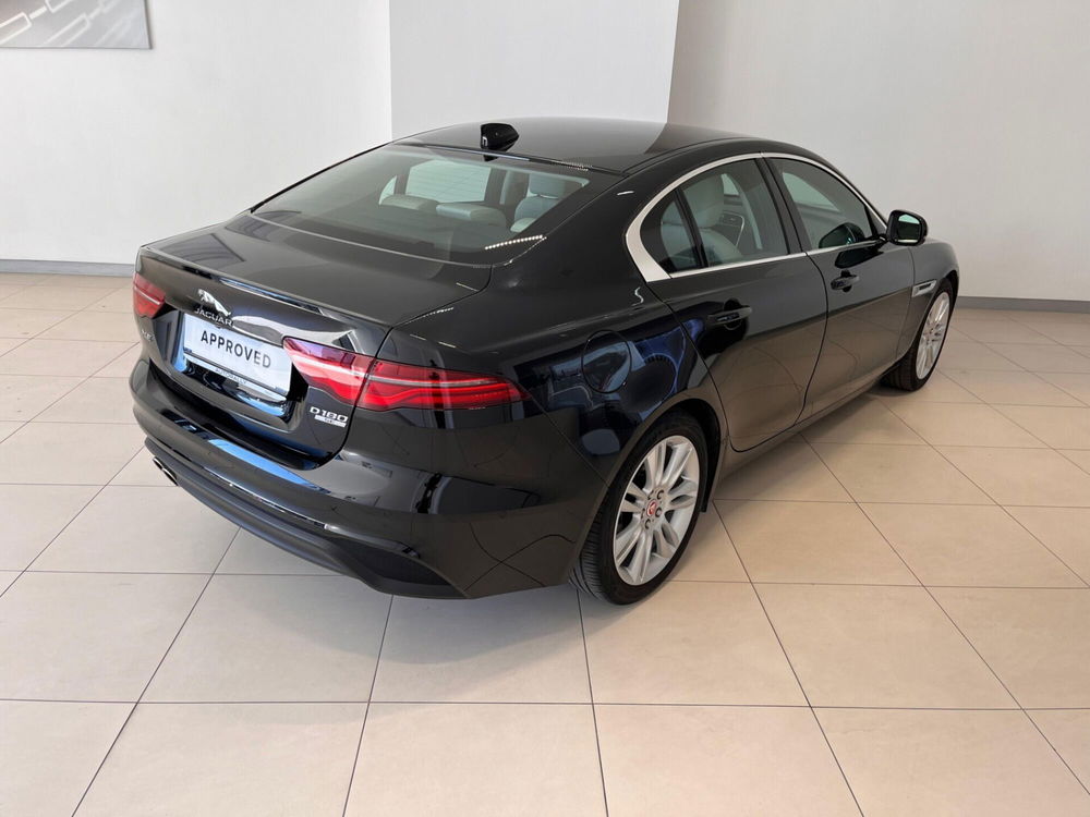 Jaguar XE usata a Napoli (4)