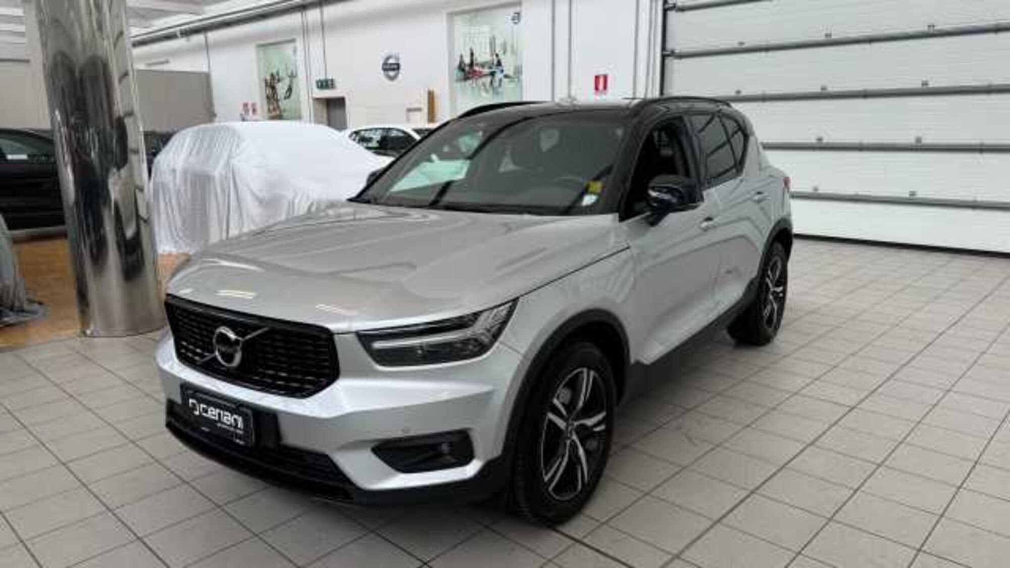 Volvo XC40 D4 AWD Geartronic R-design  del 2018 usata a Legnano