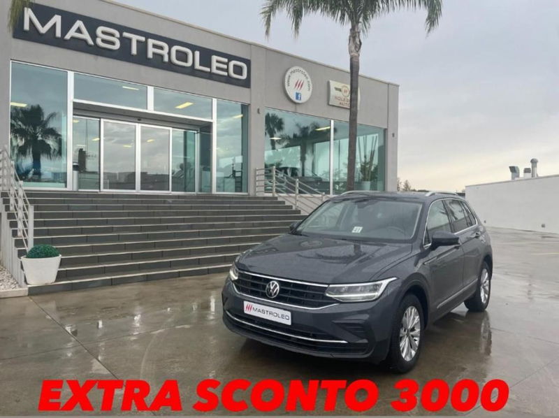 Volkswagen Tiguan 2.0 TDI 150 CV SCR DSG Life del 2021 usata a Tricase