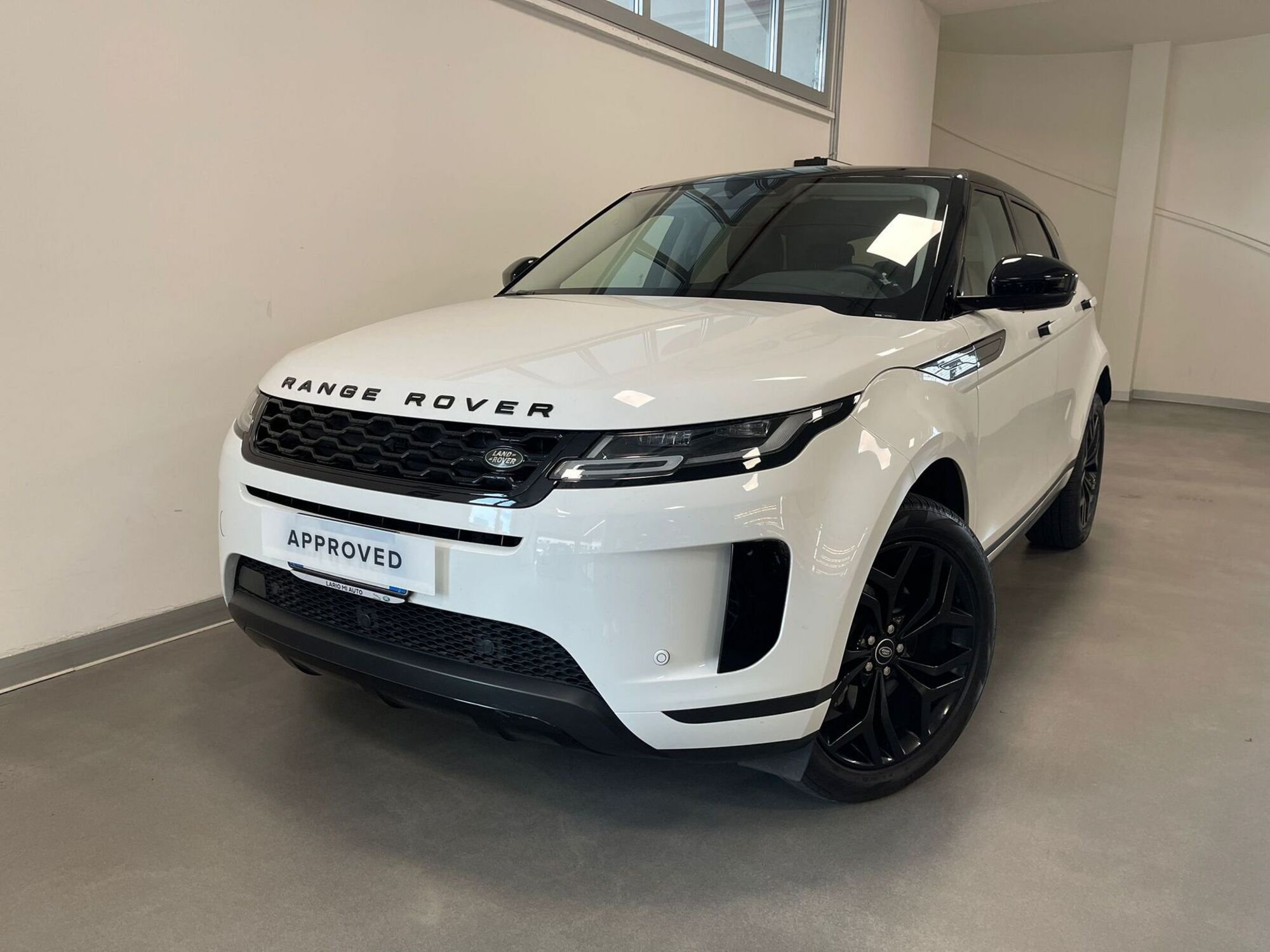 Land Rover Range Rover Evoque 2.0D I4 163 CV AWD Auto SE  del 2023 usata a Milano