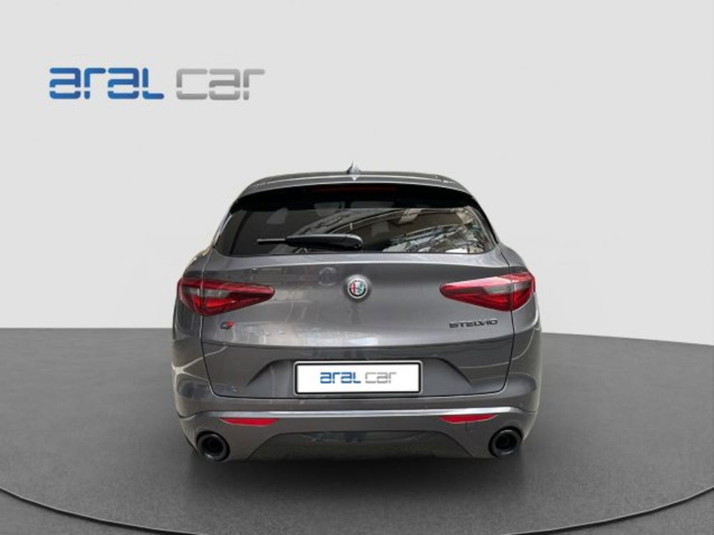 Alfa Romeo Stelvio usata a Torino (5)