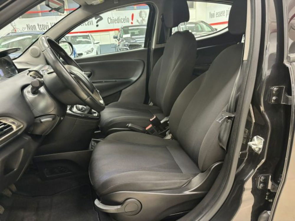 Lancia Ypsilon usata a Torino (10)