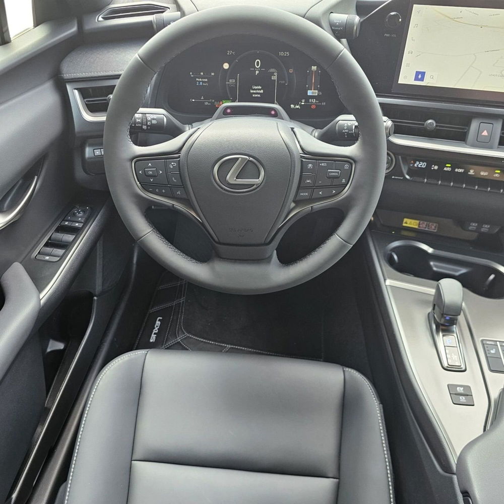 Lexus UX nuova a Cremona (9)