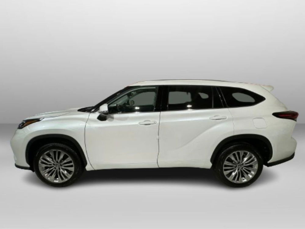 Toyota Highlander nuova a Lecco (3)