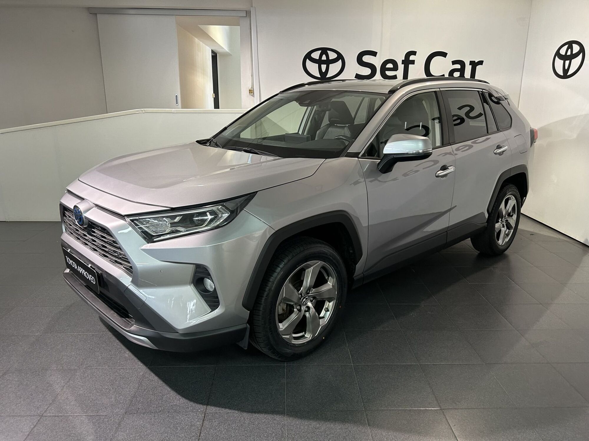 Toyota Rav4 HV (218CV) E-CVT 2WD Lounge  del 2019 usata a Milano