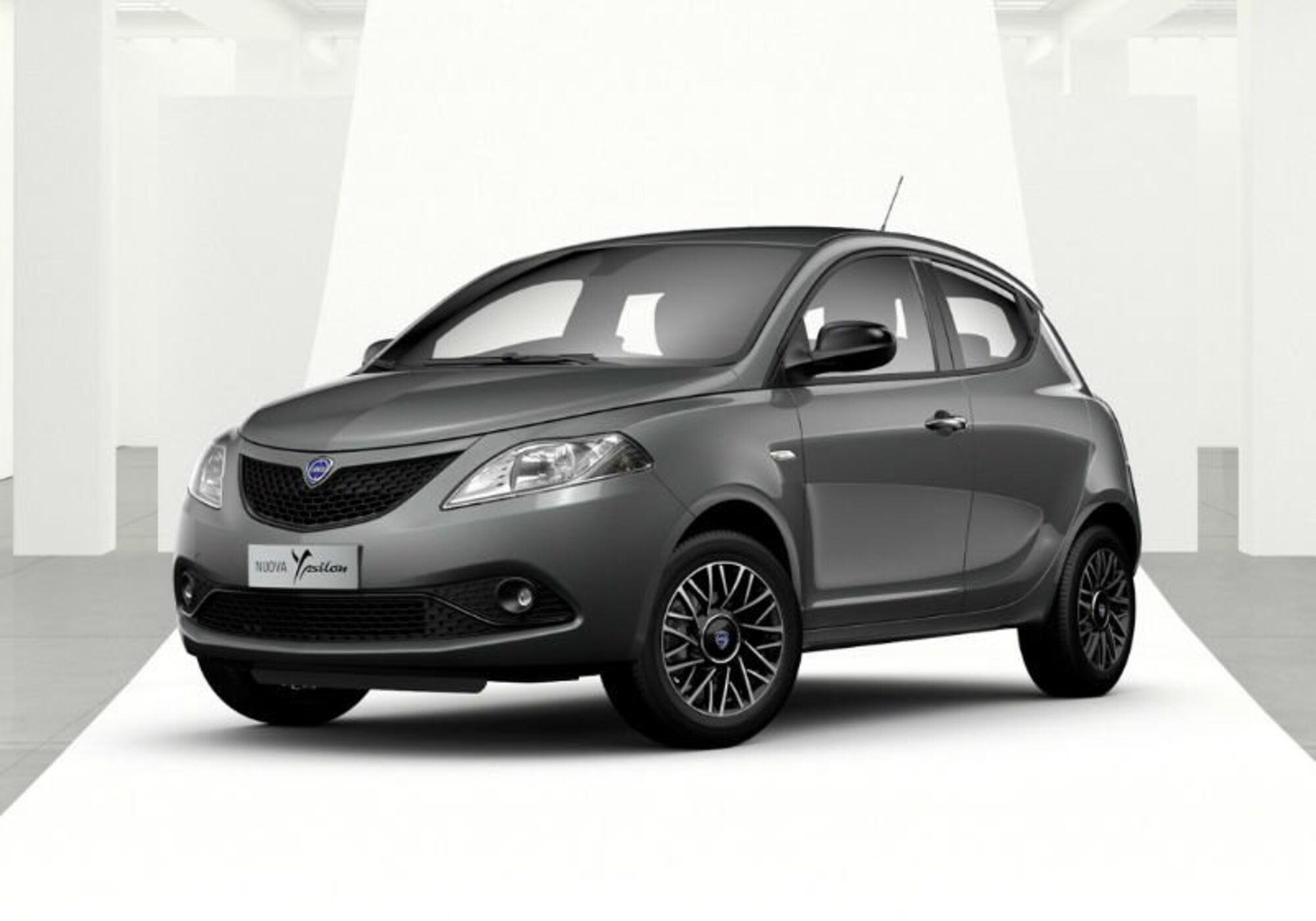 Lancia Ypsilon 1.0 FireFly 5 porte S&amp;S Hybrid Ecochic Silver  nuova a Montebelluna