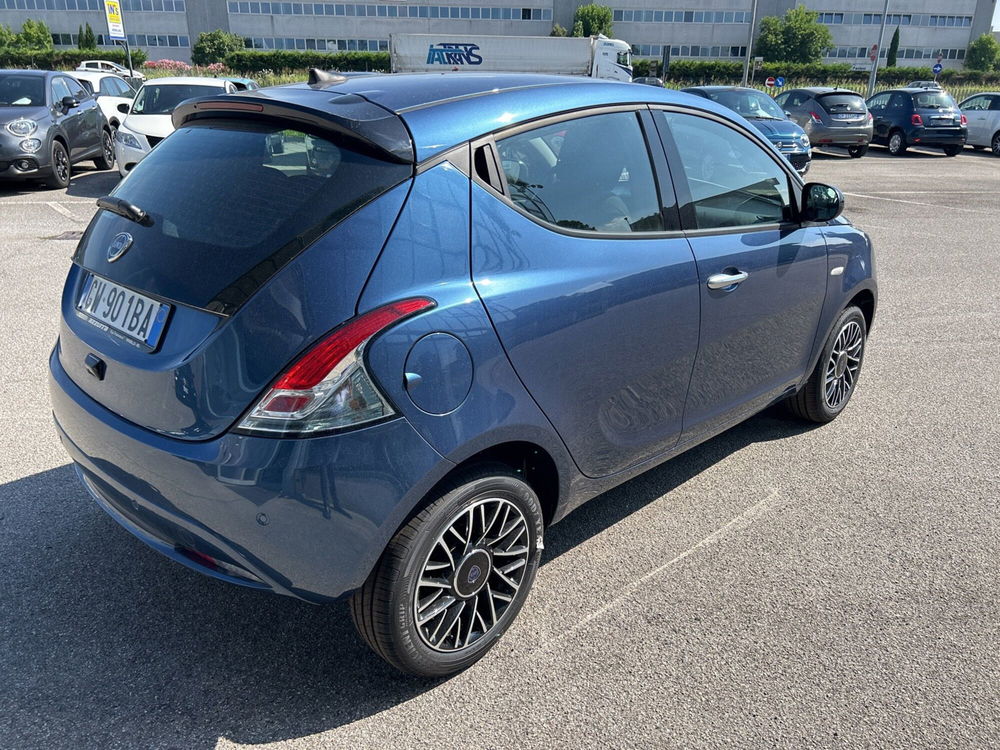 Lancia Ypsilon nuova a Bergamo (4)