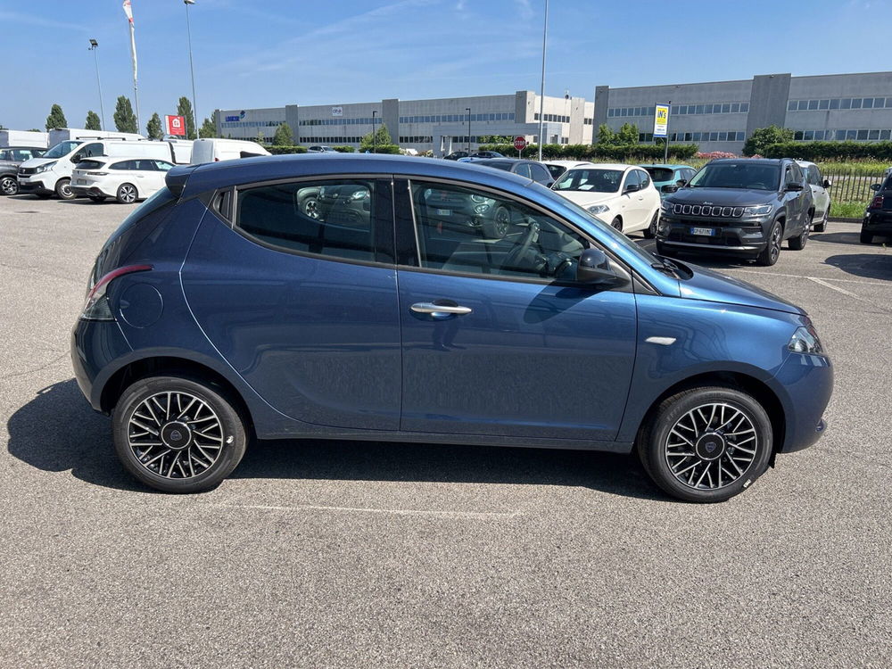 Lancia Ypsilon nuova a Bergamo (5)