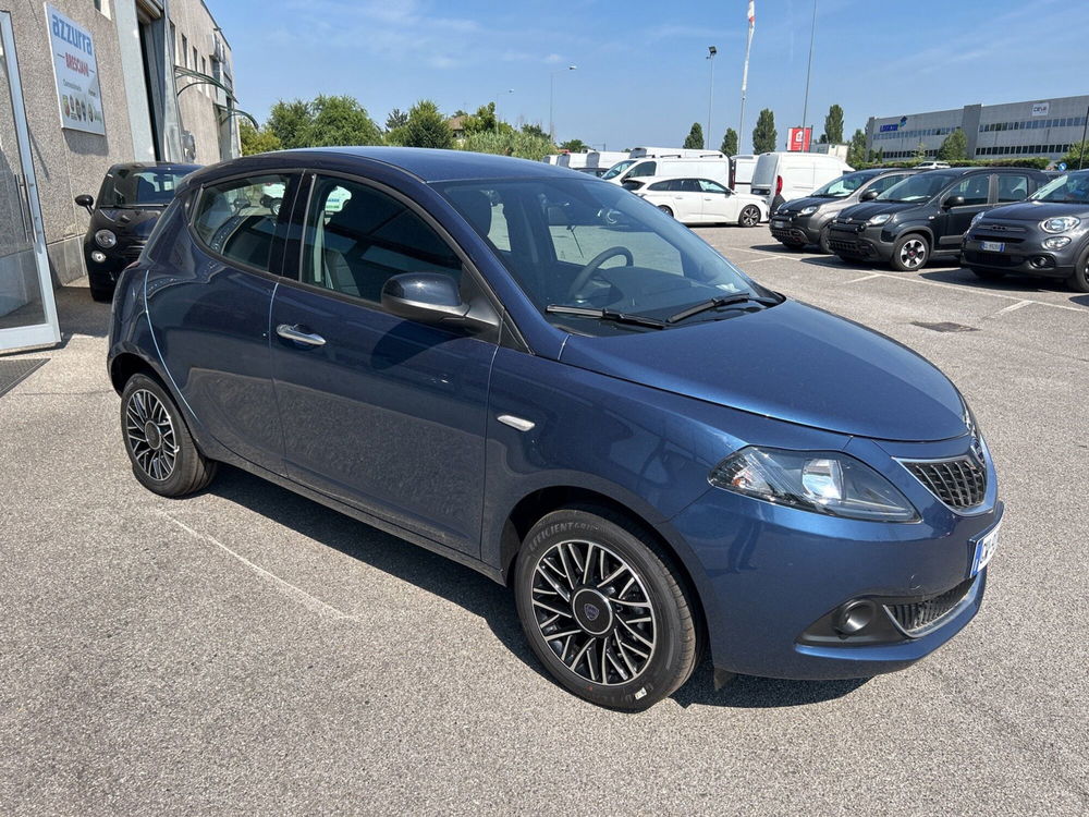 Lancia Ypsilon nuova a Bergamo (6)