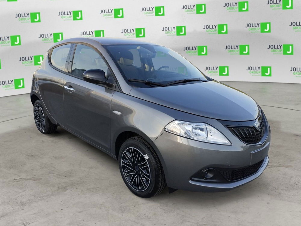 Lancia Ypsilon nuova a Frosinone (2)