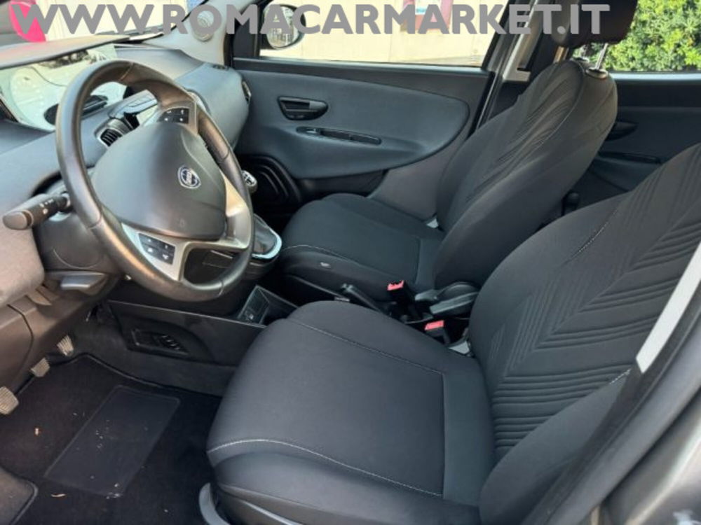 Lancia Ypsilon usata a Roma (11)