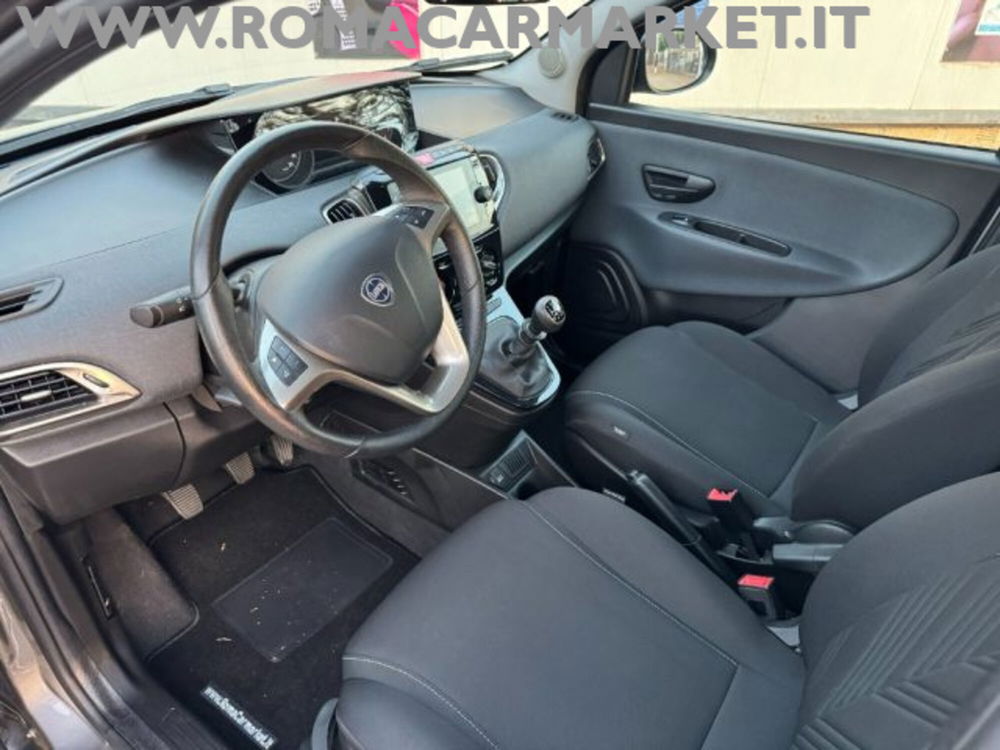 Lancia Ypsilon usata a Roma (15)