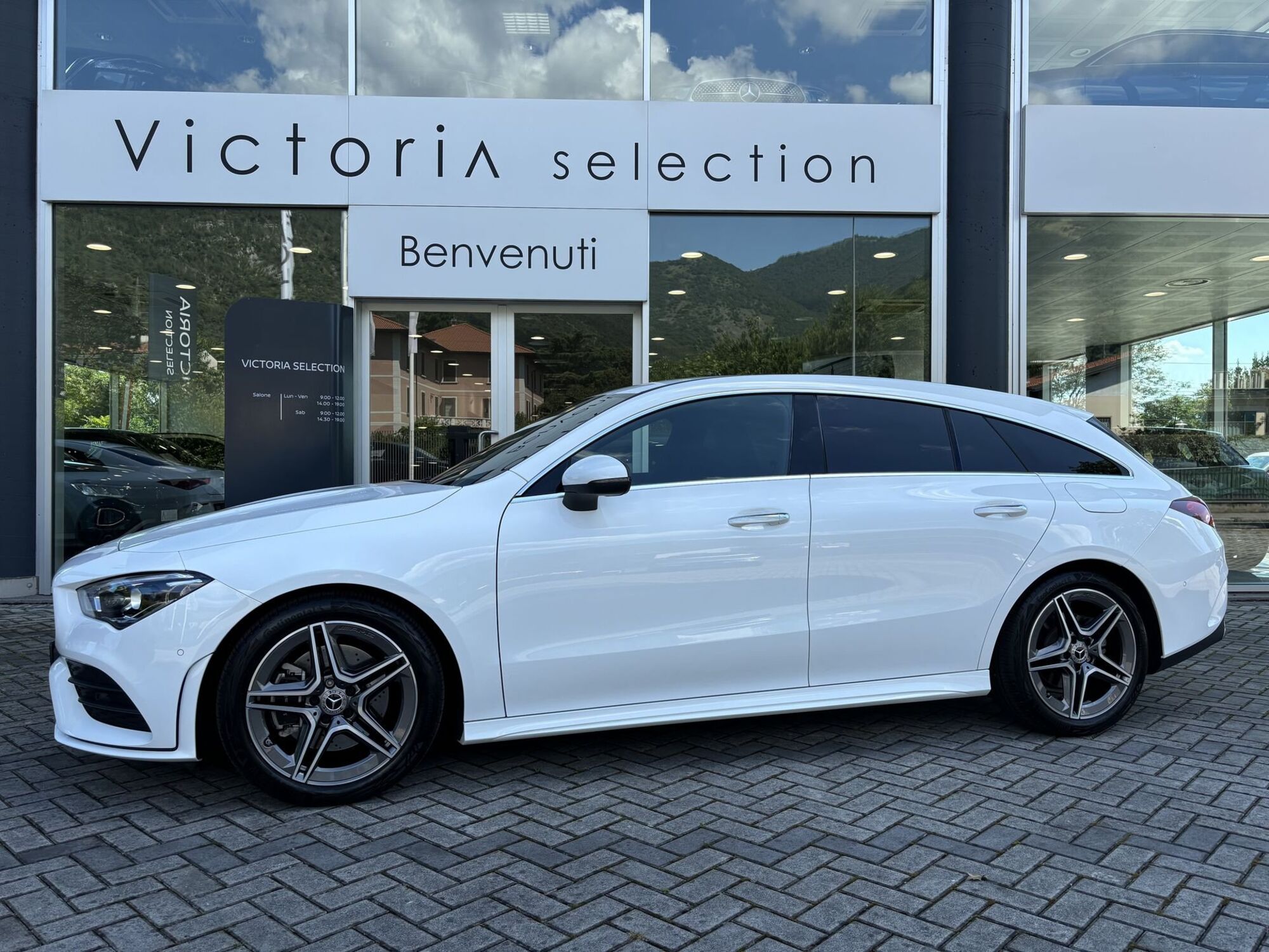 Mercedes-Benz CLA Shooting Brake 200 Automatic Shooting Brake Premium del 2023 usata a Brescia