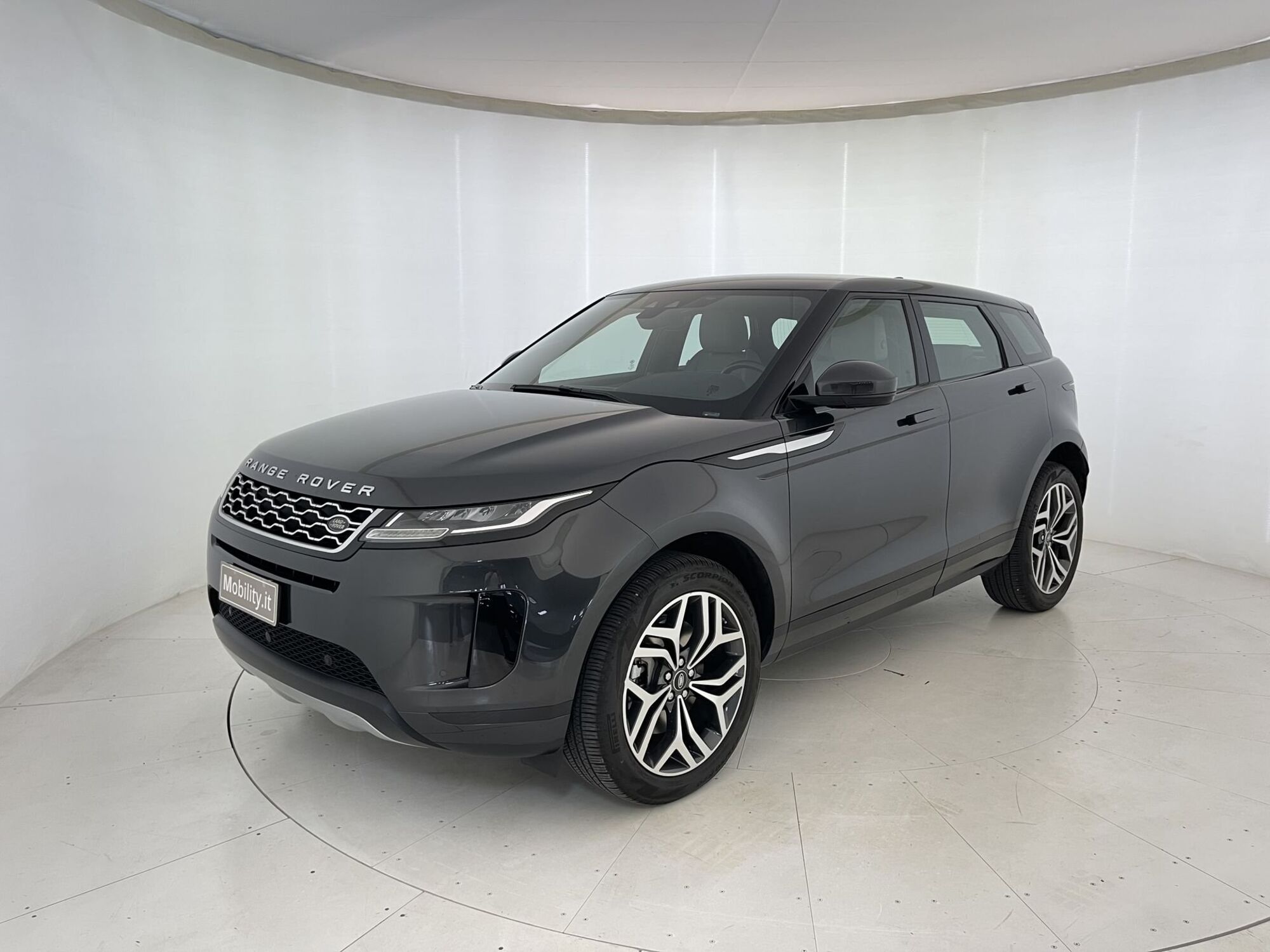 Land Rover Range Rover Evoque 2.0D I4-L.Flw 150 CV AWD Auto SE del 2019 usata a Milano