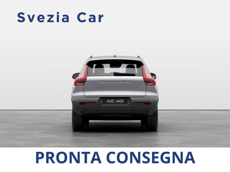 Volvo XC40 B3 automatico Plus Dark  nuova a Milano