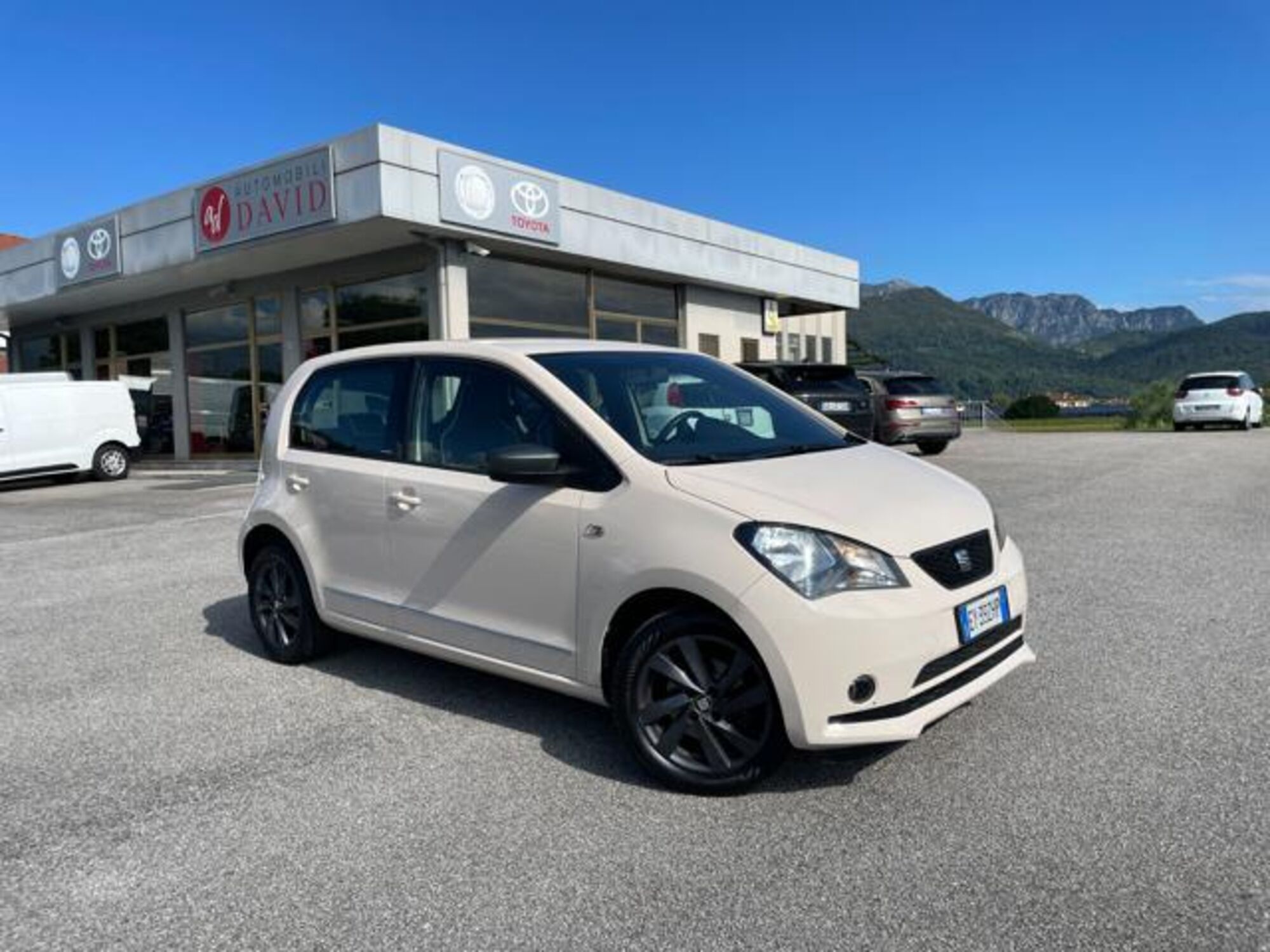 SEAT Mii 1.0 5 porte by Mango Beige Glamour  del 2015 usata a Maniago