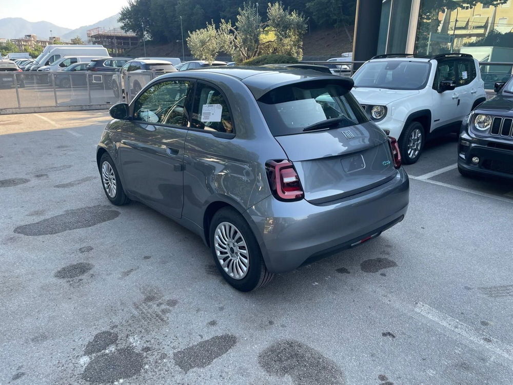 Fiat 500e nuova a Salerno (3)