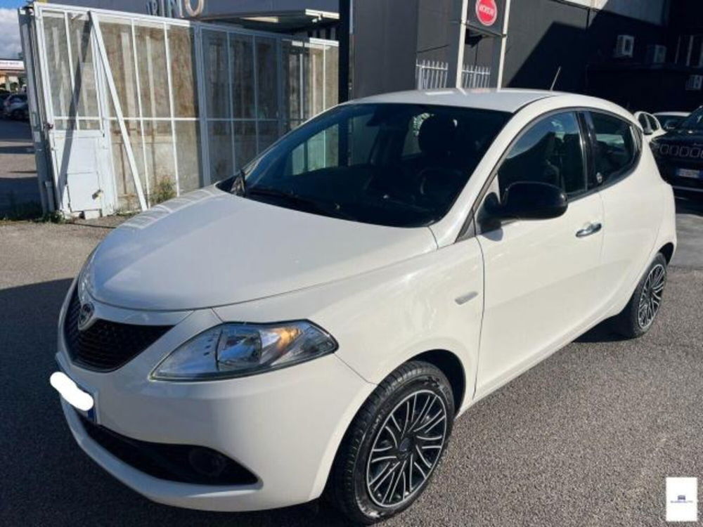 Lancia Ypsilon usata a Salerno