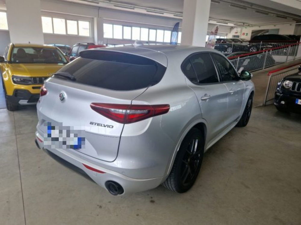 Alfa Romeo Stelvio usata a Terni (5)