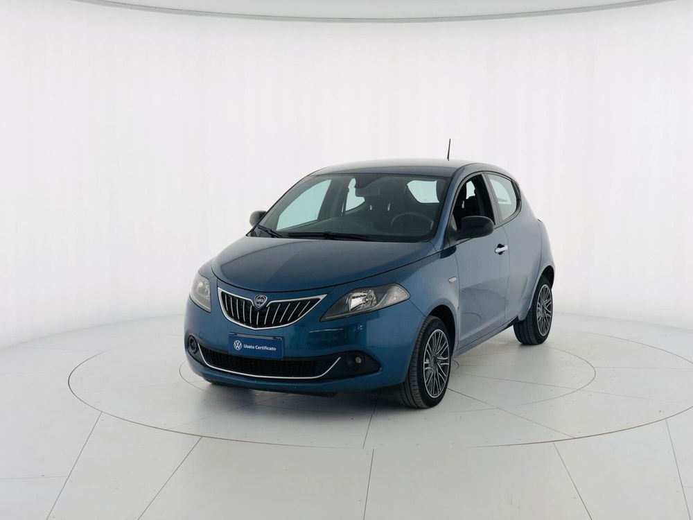 Lancia Ypsilon usata a Massa-Carrara