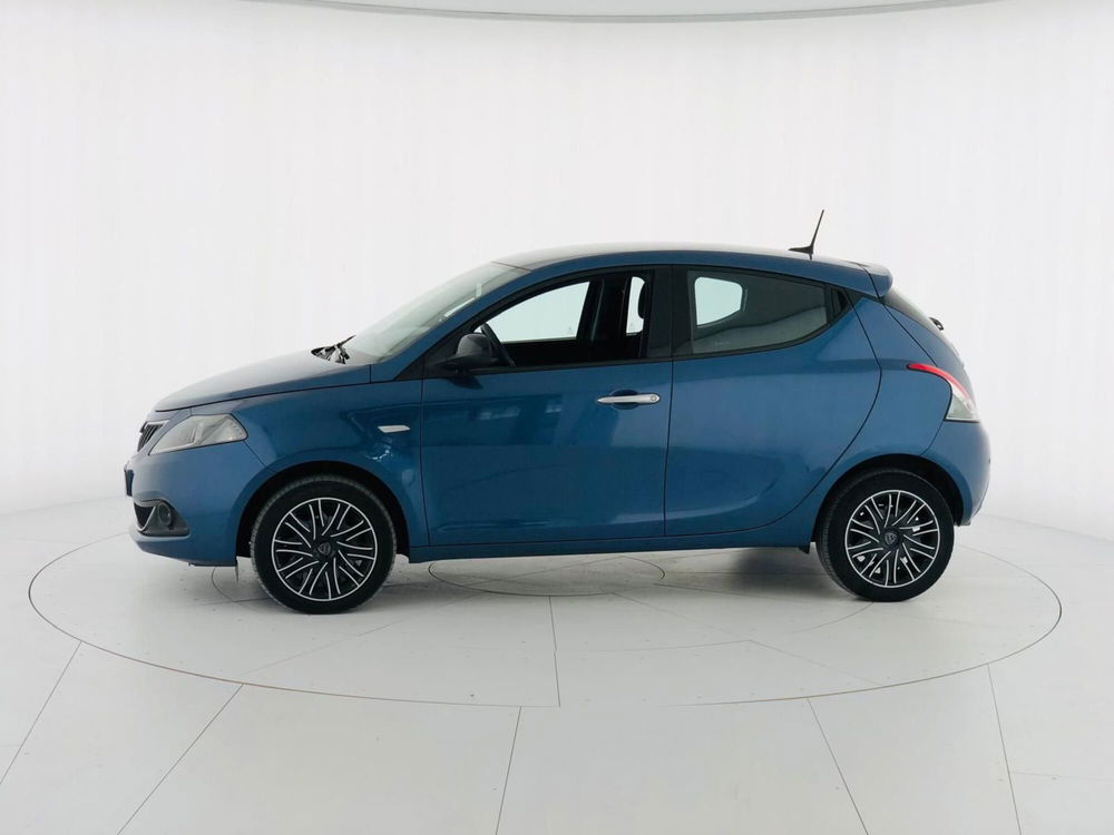 Lancia Ypsilon usata a Massa-Carrara (2)