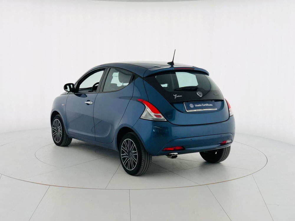 Lancia Ypsilon usata a Massa-Carrara (3)