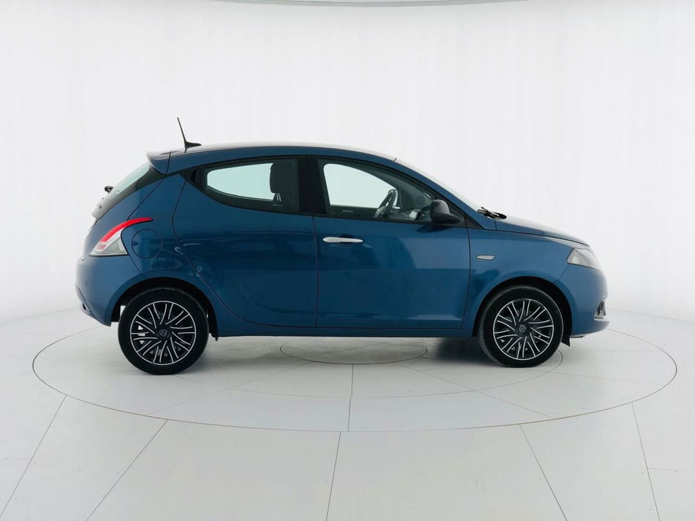 Lancia Ypsilon usata a Massa-Carrara (5)