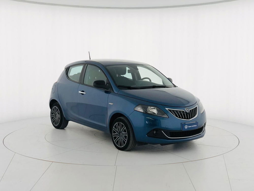 Lancia Ypsilon usata a Massa-Carrara (6)