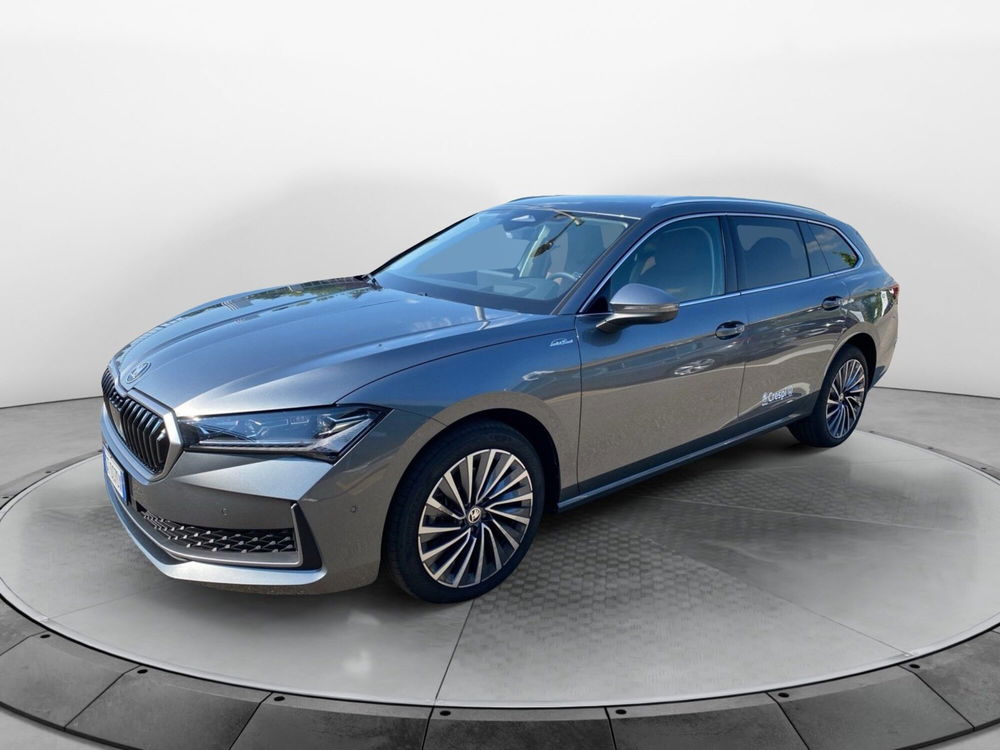 Skoda Superb Station Wagon nuova a Varese