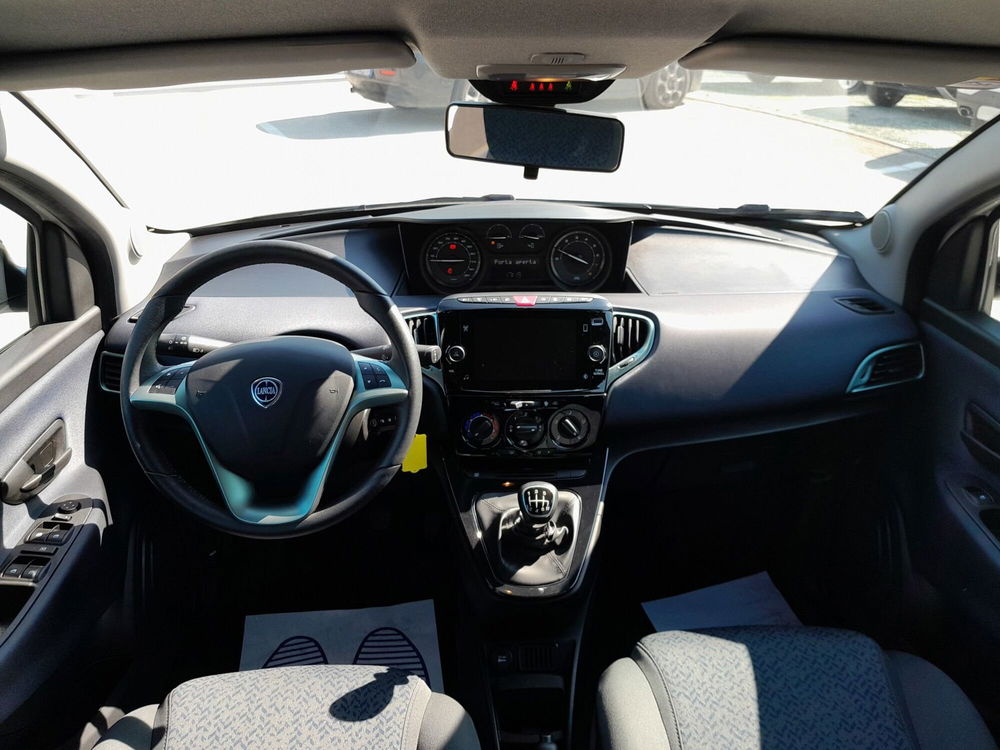 Lancia Ypsilon usata a Ancona (11)