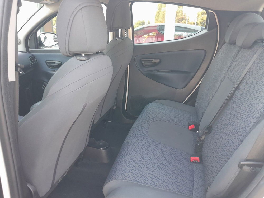 Lancia Ypsilon usata a Ancona (14)