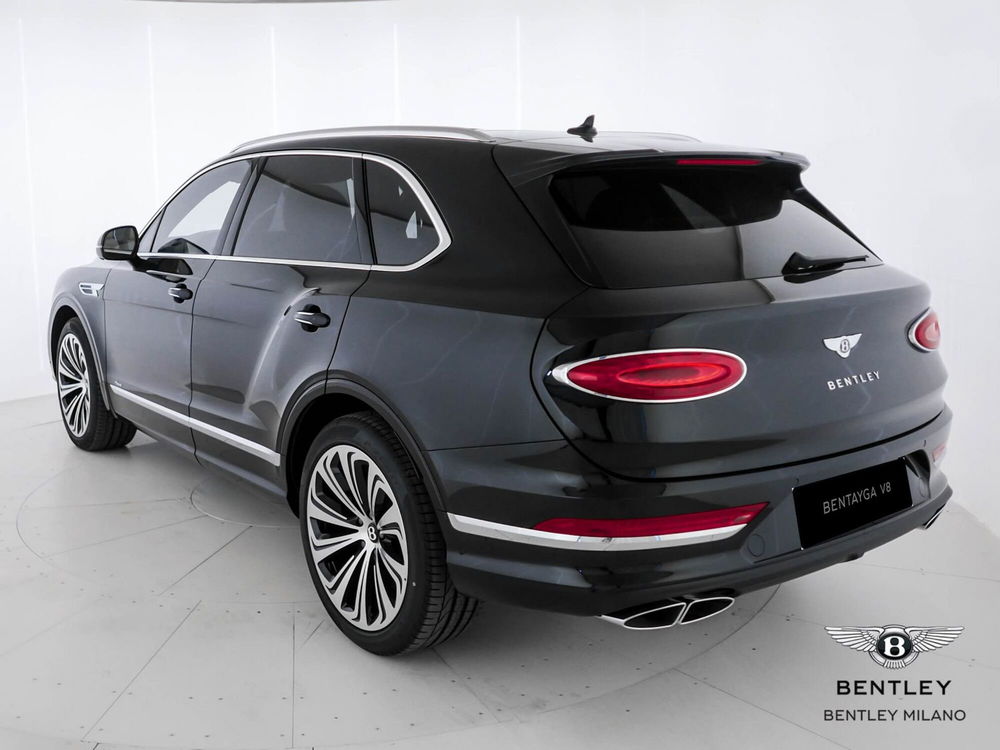 Bentley Bentayga nuova a Milano (5)