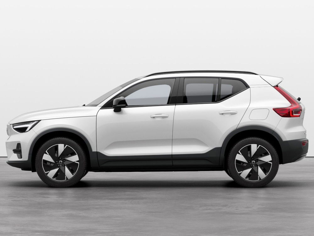 Volvo XC40 nuova a Bari (2)