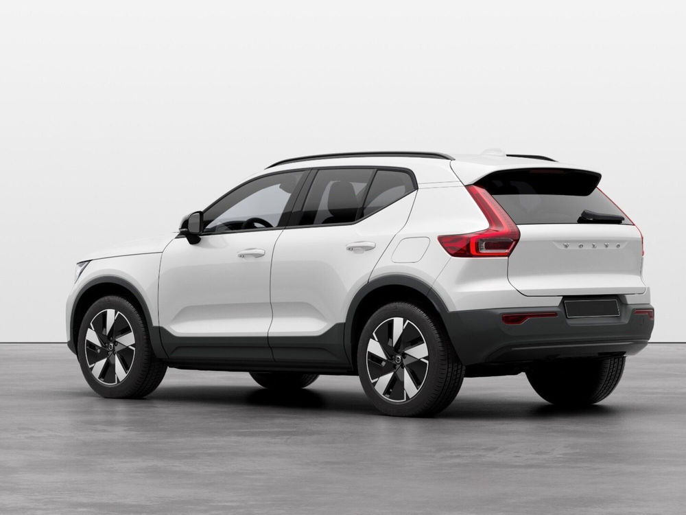 Volvo XC40 nuova a Bari (3)