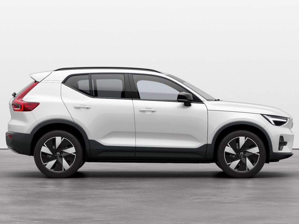 Volvo XC40 nuova a Bari (5)