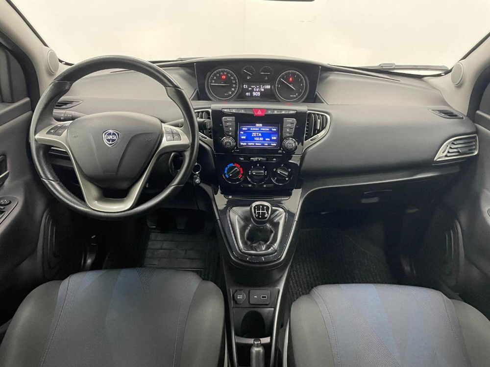 Lancia Ypsilon usata a Como (4)