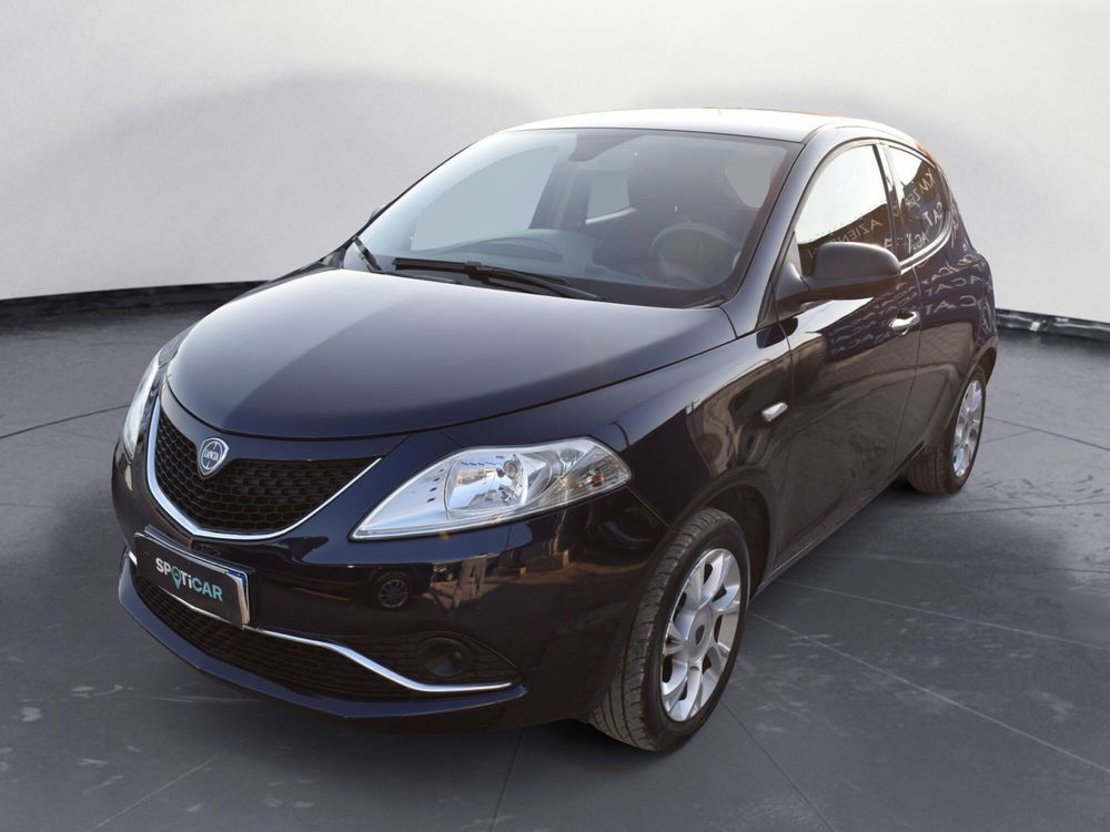 Lancia Ypsilon usata a Catania