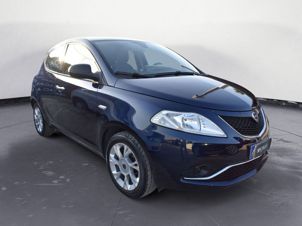 Lancia Ypsilon usata a Catania (3)