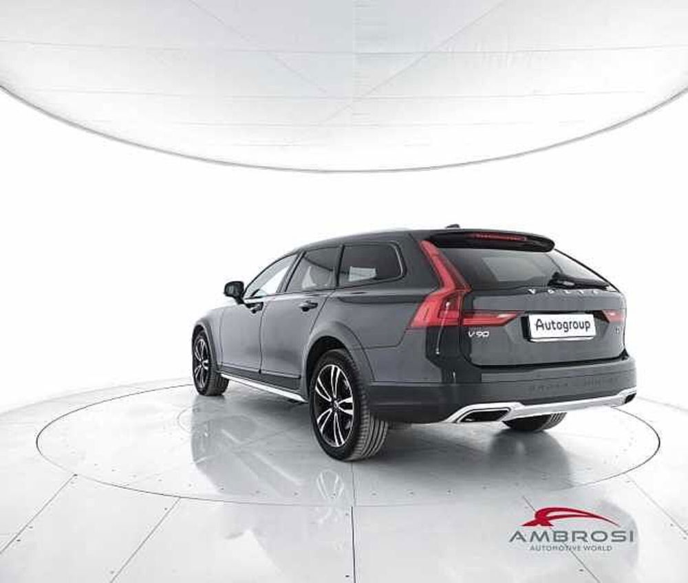 Volvo V90 Cross Country usata a Perugia (4)