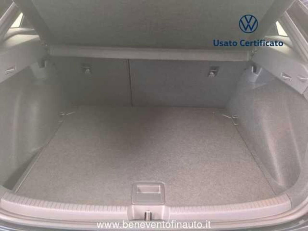 Volkswagen Taigo nuova a Avellino (8)