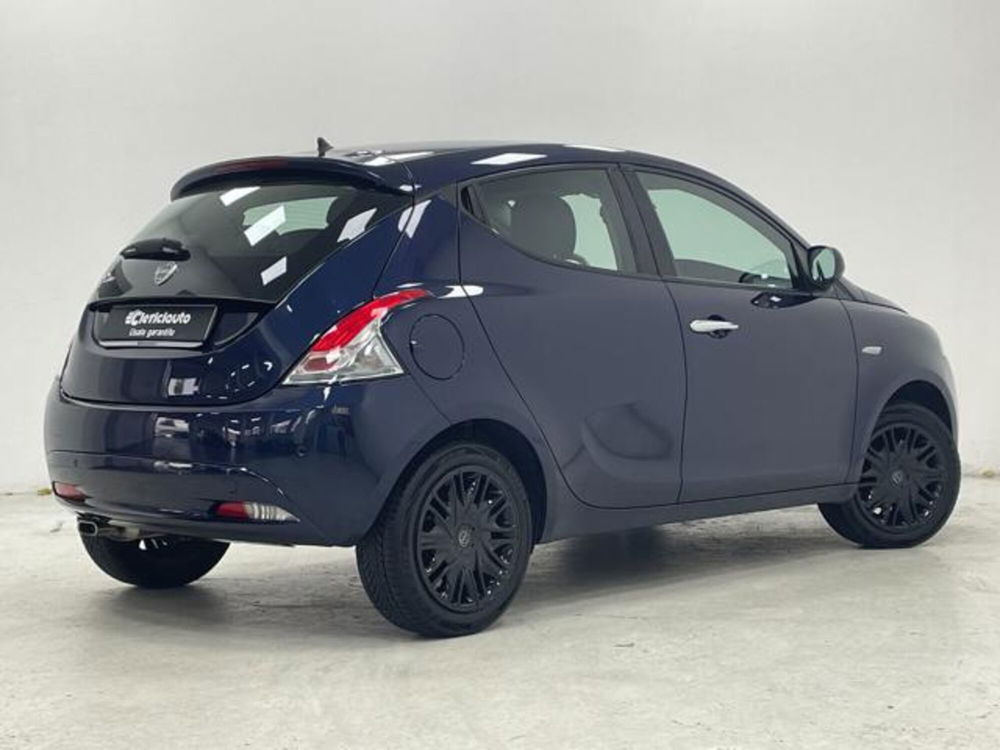 Lancia Ypsilon usata a Como (2)